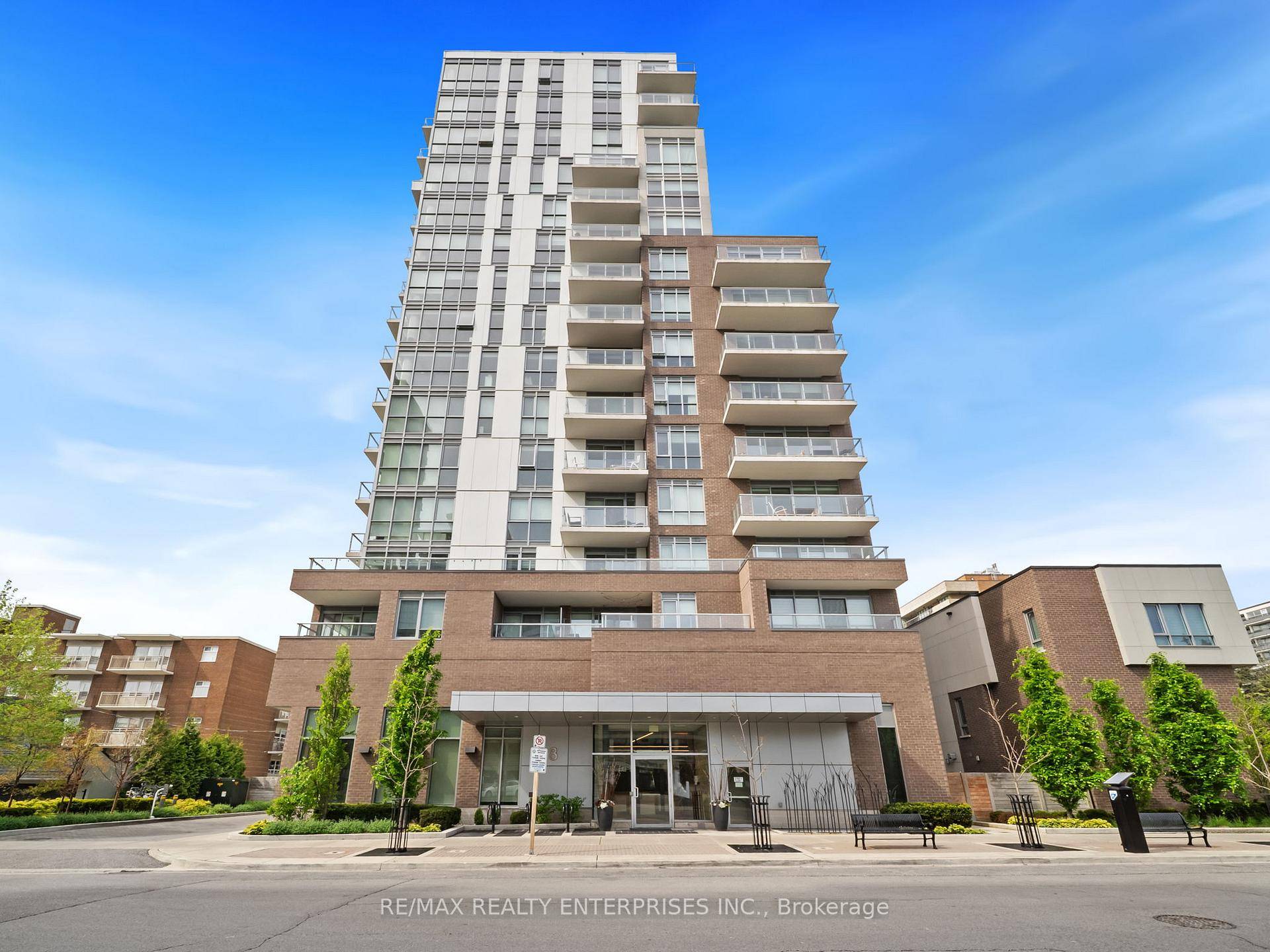 Upgraded 2 Bedroom Den CORNER UNIT With Plenty of Natural Light !