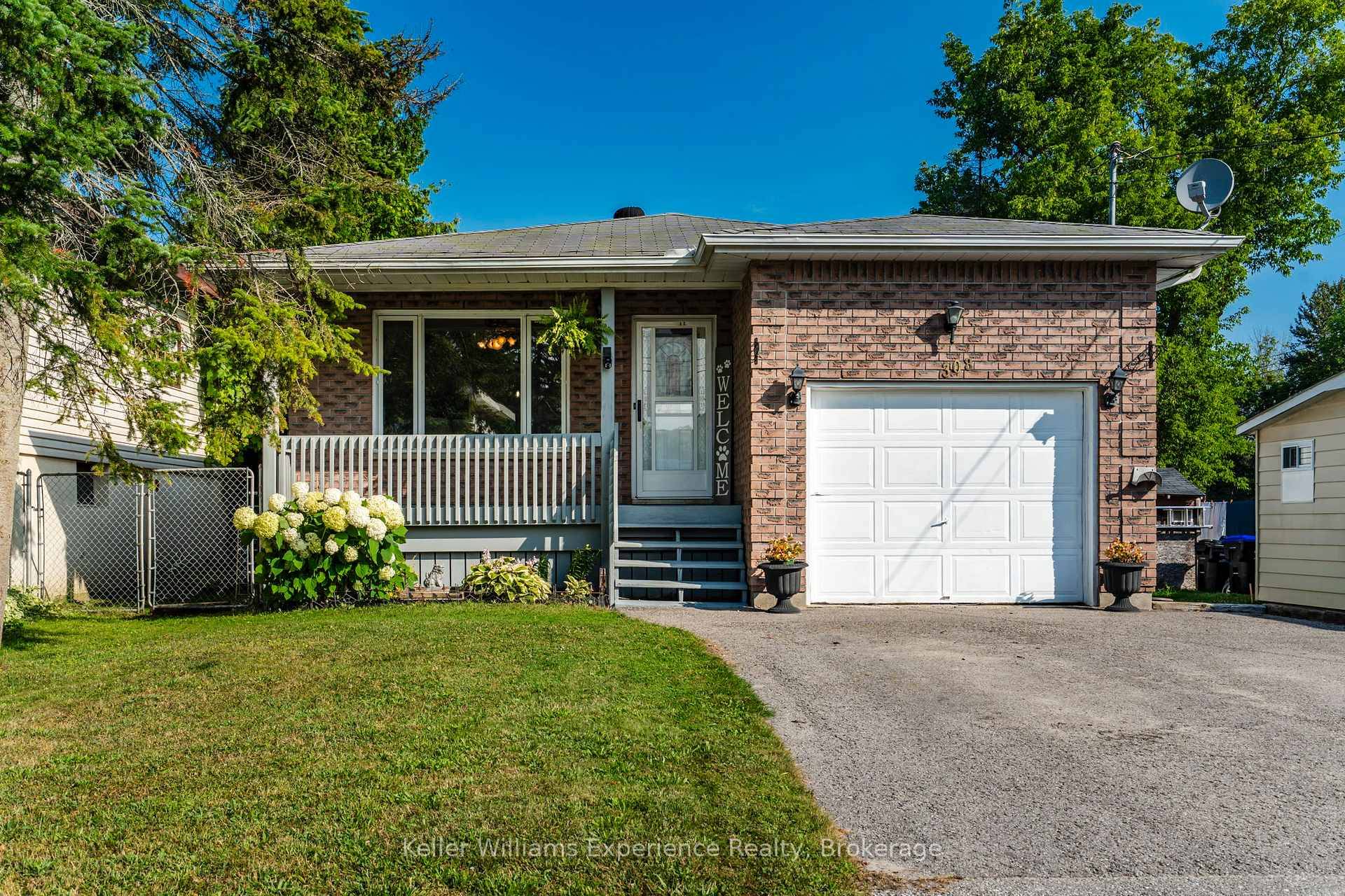 Nestled in the charming township of Tay along the shores of Georgian Bay, this beautifully updated 1852 sqft home offers the perfect blend of space, comfort and lifestyle.
