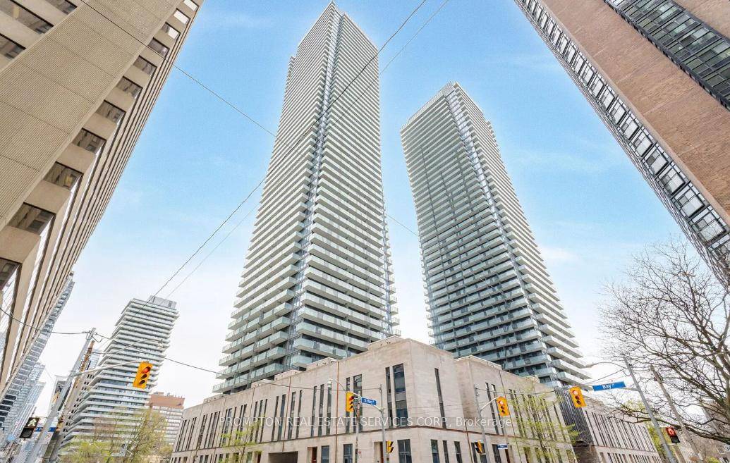 U Condo The Best Layout 2 Bedrooms With 2 Washroom Large Living Area Corner Unit Lots Of Sunlights 9'' Ceiling 1 Underground Parkings.