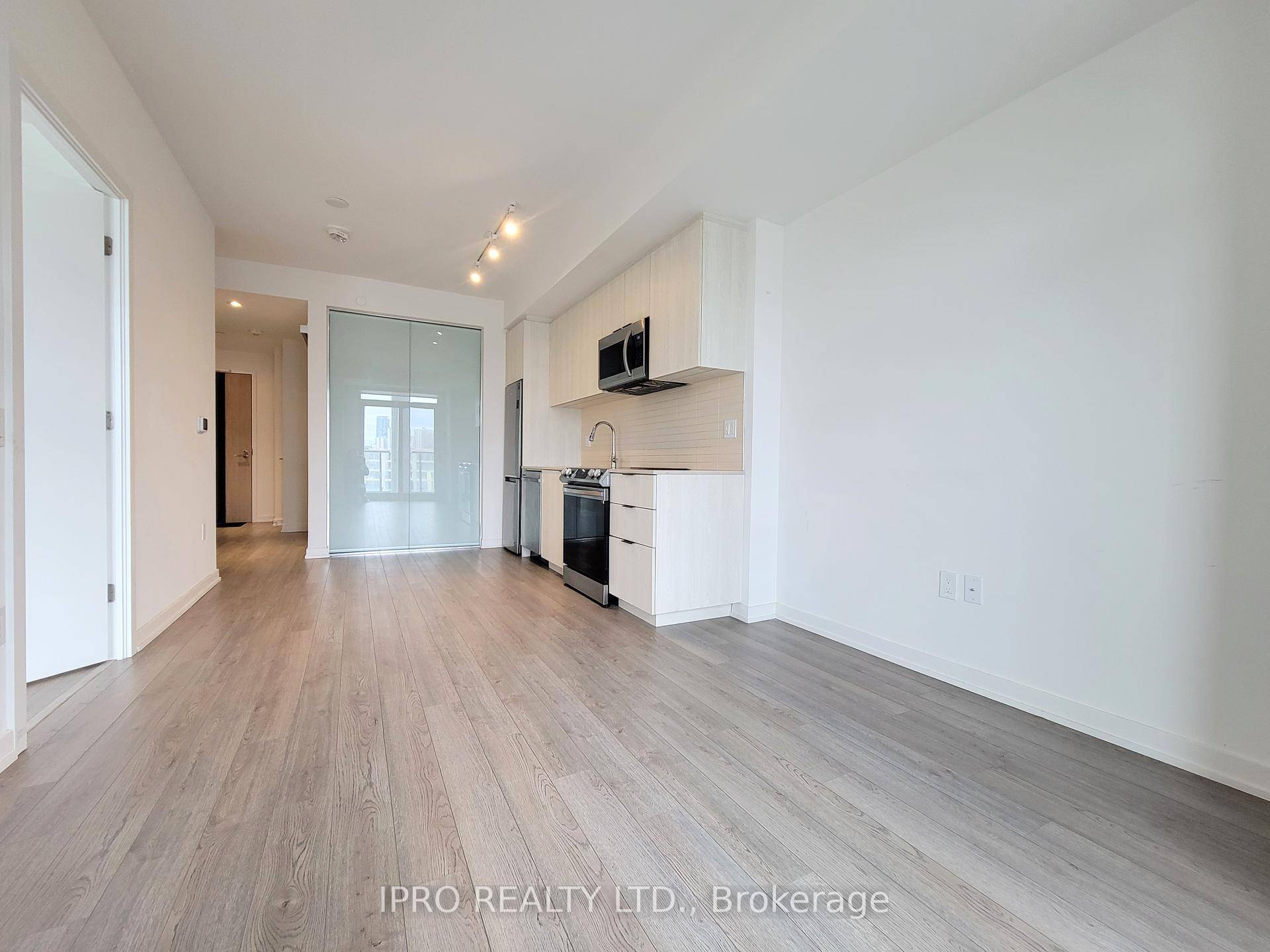 Chic, Modern amp ; Spacious 2 Bdrm, 2 Full Bathroom Unit W A Large Balcony amp ; Sweeping Panoramic City Views.
