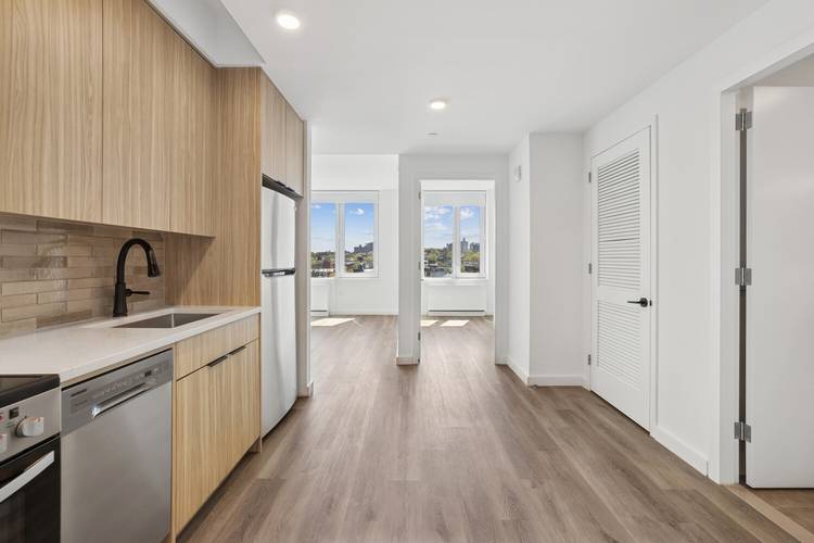 THIS IS A LEASE REASSIGNMENT FOR 15 MONTHS, WITH OPTION TO RENEW, SUBJECT TO MANAGMENT'S APPROVAL Welcome to 336 Douglass Street, Gowanus boutique rental at the nexus of all things ...