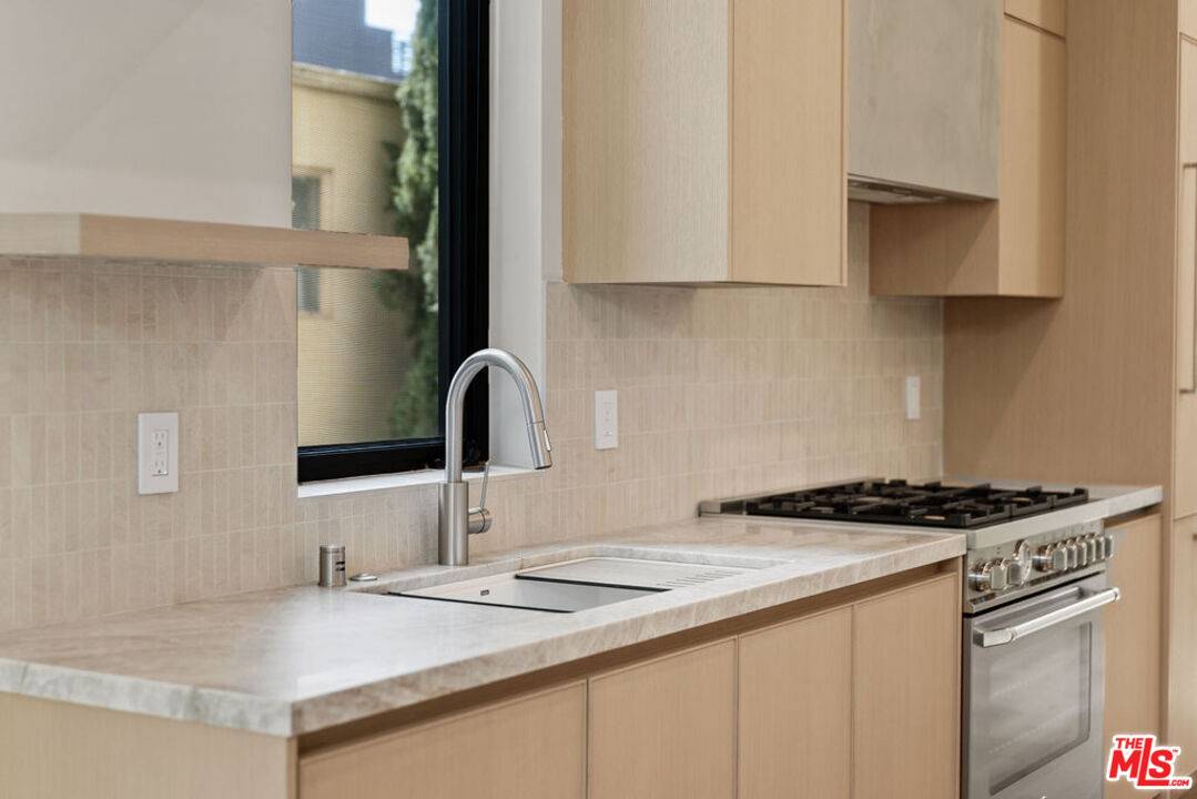 426 1/2  Arnaz Dr 3BR Beverly Grove La