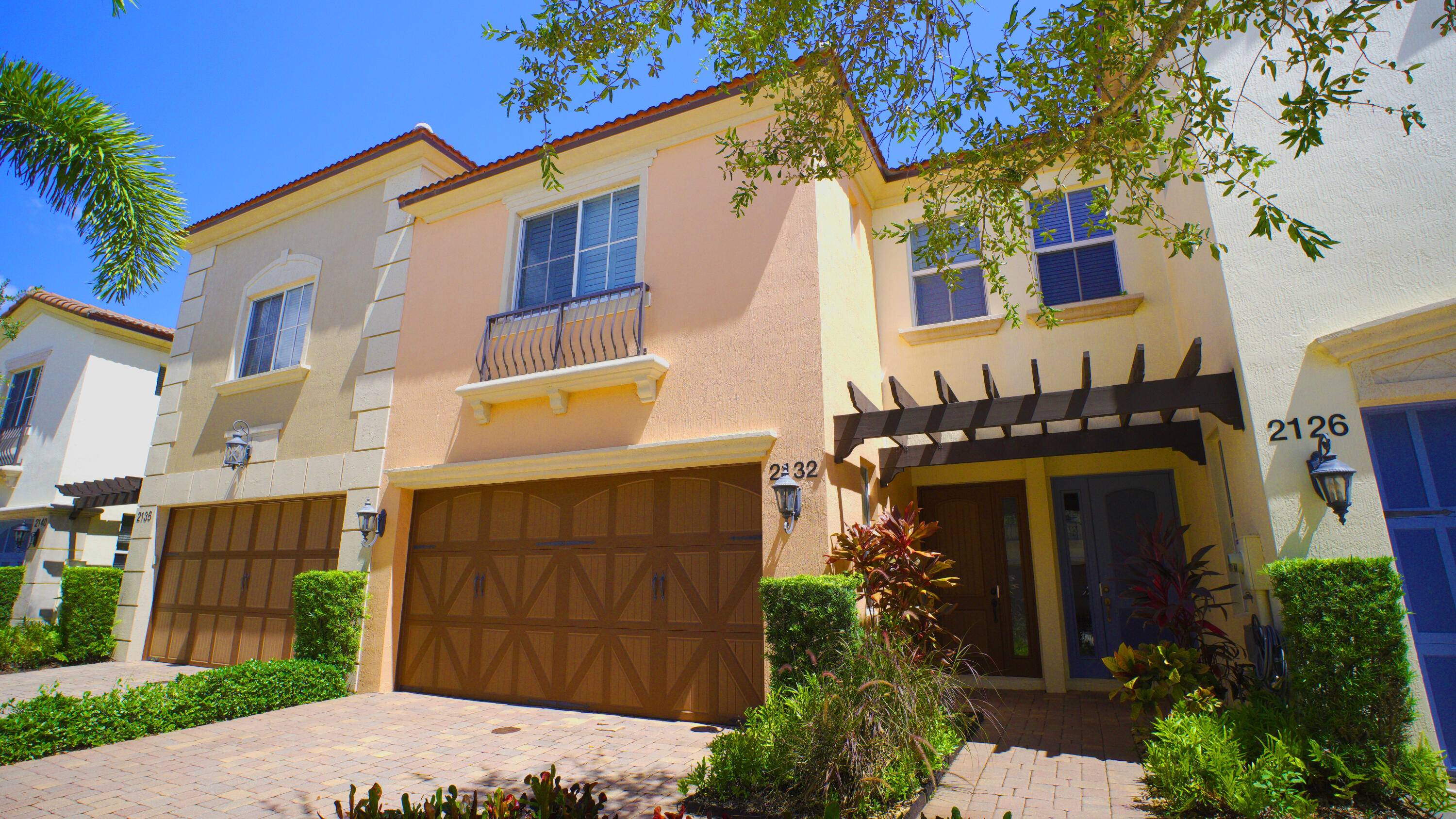 Welcome to Oakton Preserve, an intimate gated community of just 117 homes in the heart of West Palm Beach.