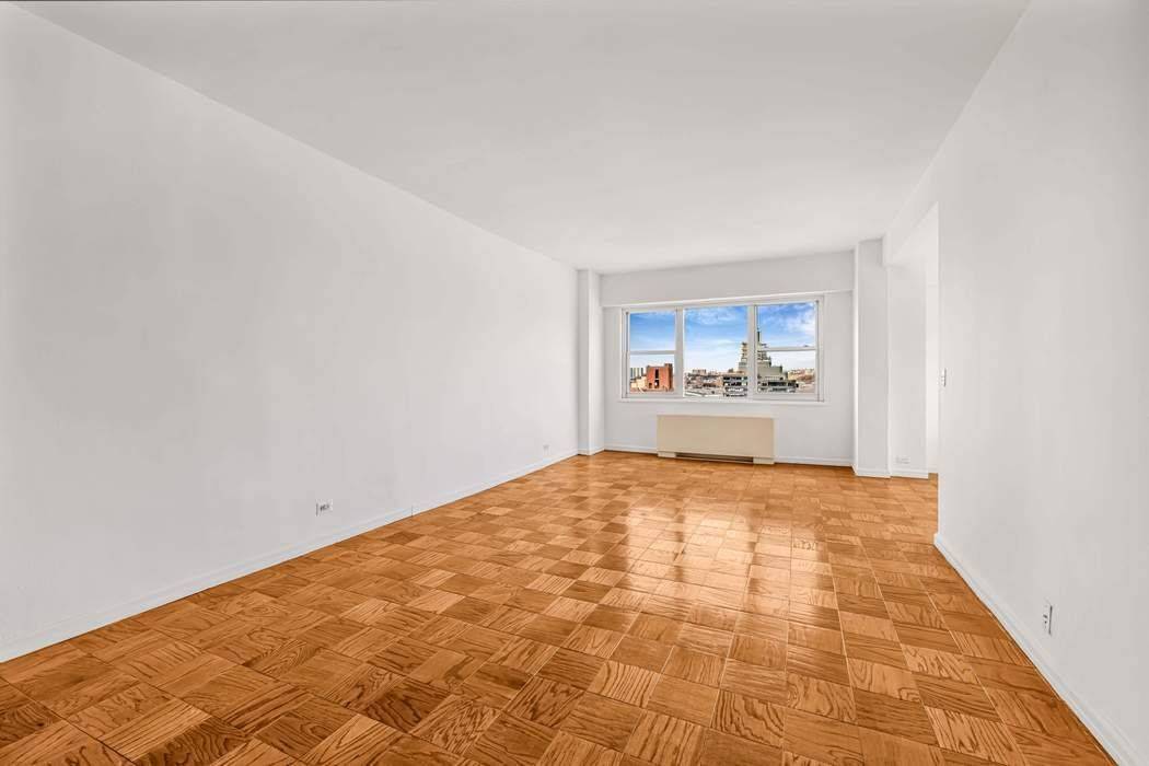 Just Wow ! Top floor ! Sun drenched !