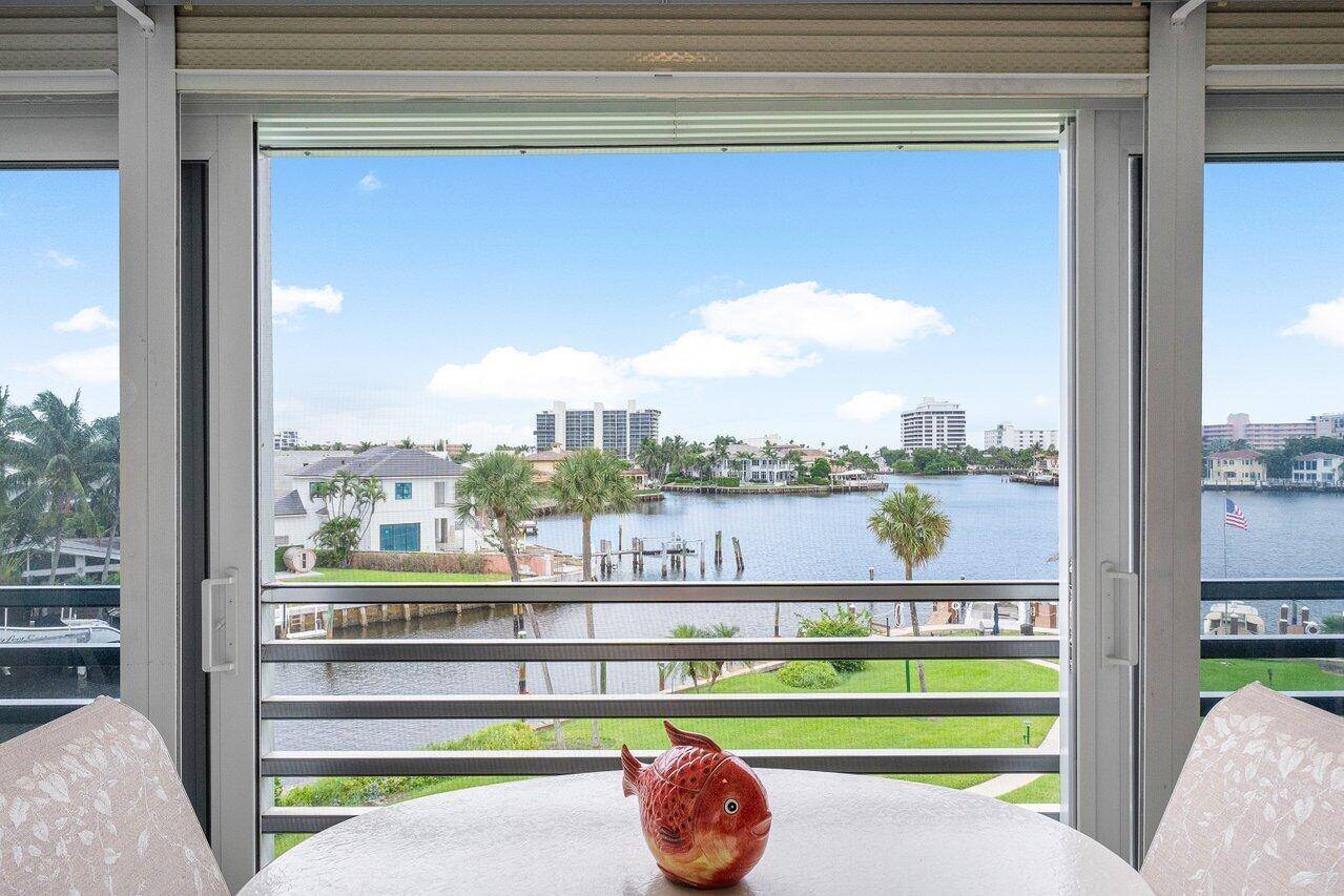 Welcome to a hidden gem of a waterfront community in the heart of Delray Beach !