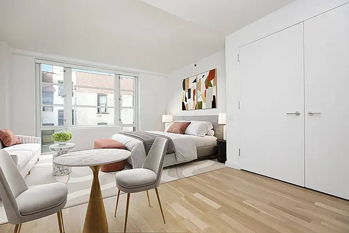 Luxury Living in LES ! South Facing Studio with Condo Finishes, Washer Dryer in Unit !