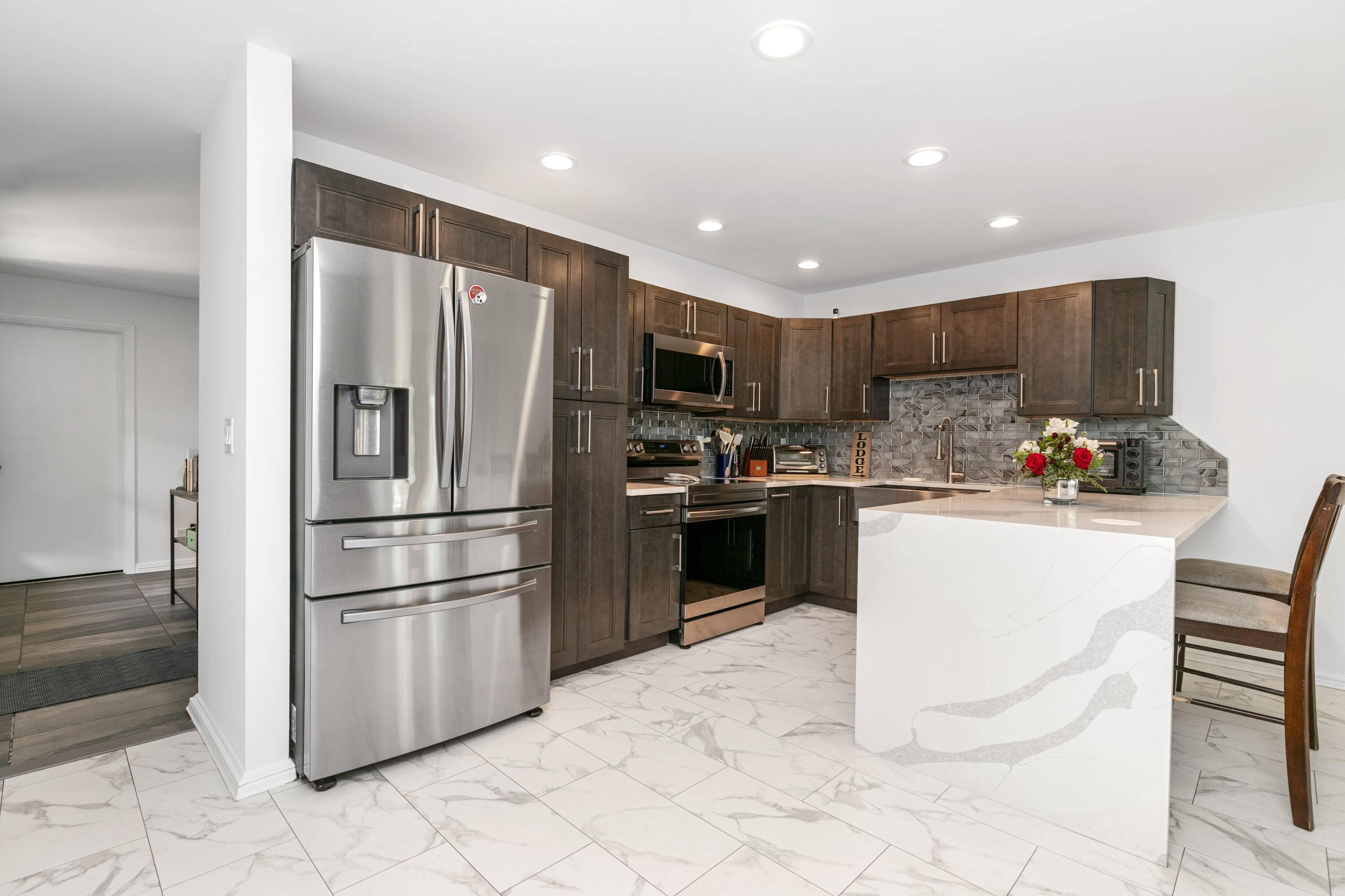 This charming 3 bedroom, 2 bathroom home is ideally located in the heart of Wellington and ready for you to move in !