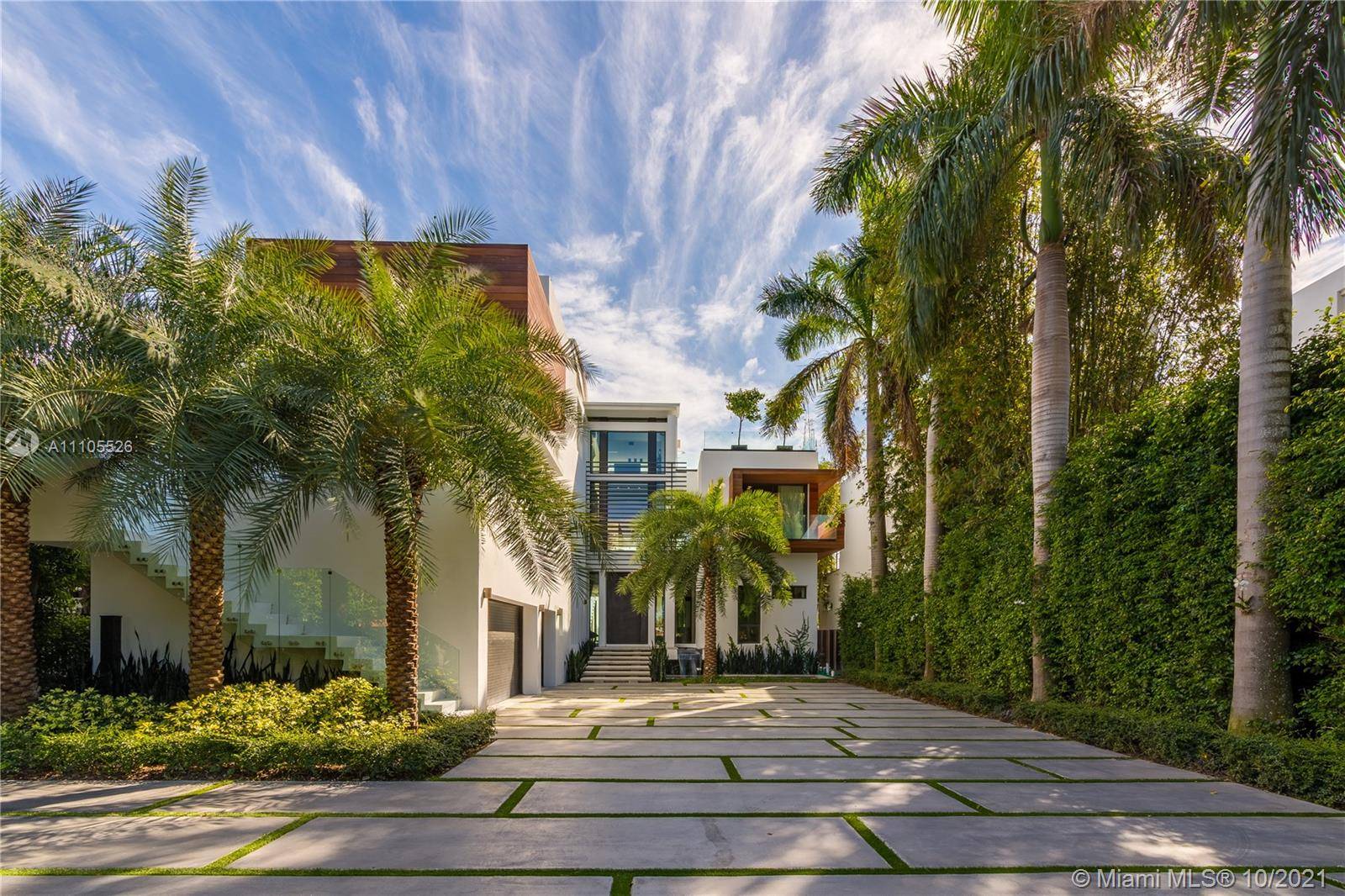 Welcome to Villa Venetian, the most spectacular Bayfront Villa located on the Venetian Islands.