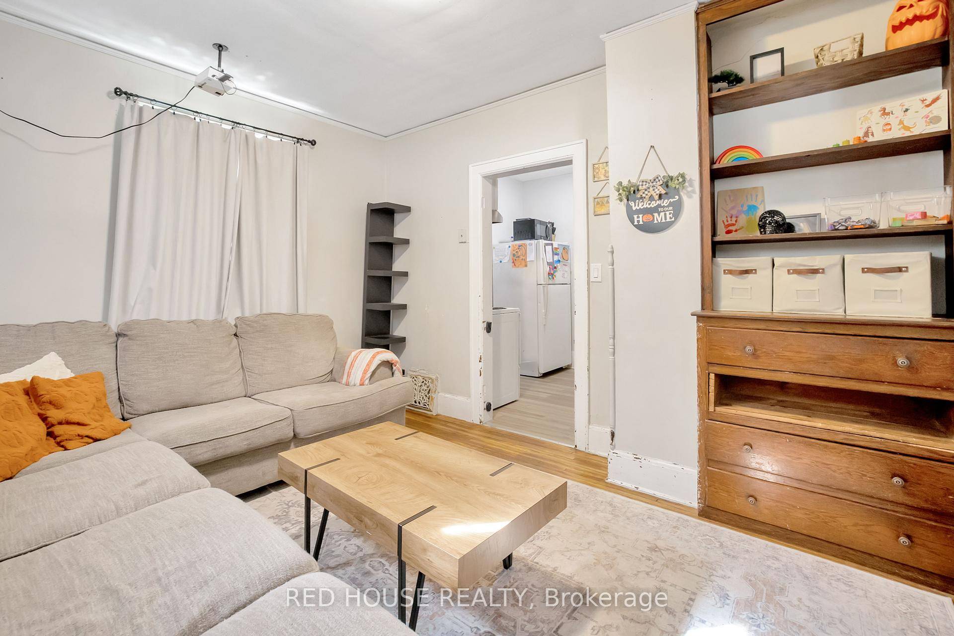 Steps Away from the University of Windsor and Downtown.