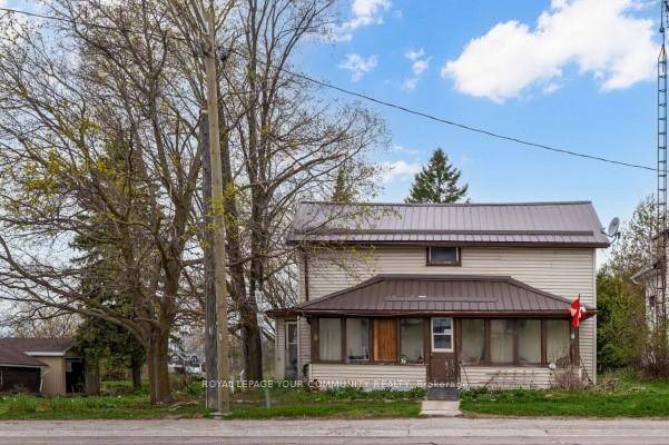 Opportunity in Cameron ! Spacious 4 bed, 1 bath detached home on a generous 127 x 164 lot.