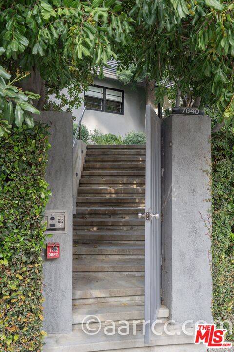 7640   Woodrow Wilson Dr 3BR Hollywood Hills East La