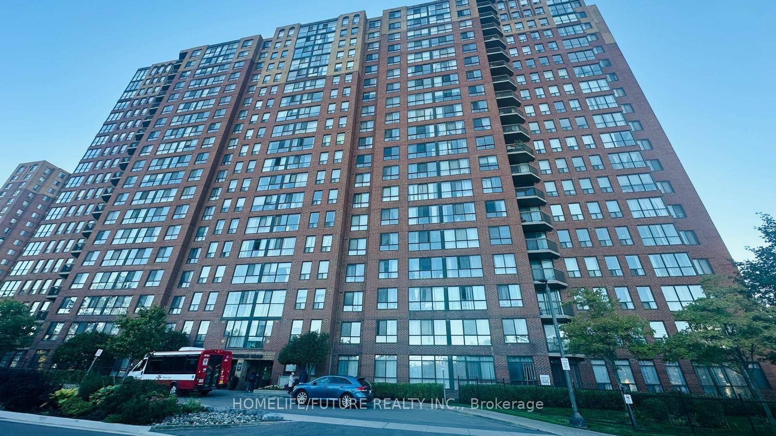 Bright And Spacious 2 Bedroom, 2 Full Bathroom Condo With A Versatile Solarium Perfect For A Home Office Or Reading Nook.