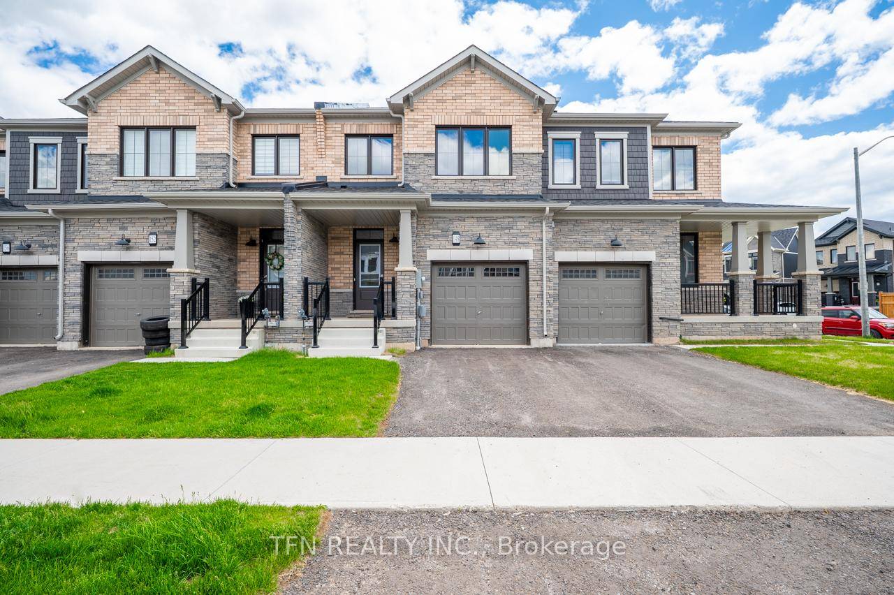 Modern Brick Townhome in Welland Stylish Living with Backyard Oasis Welcome to this beautifully designed modern brick townhome in the heart of Welland, offering the perfect blend of comfort, style, ...