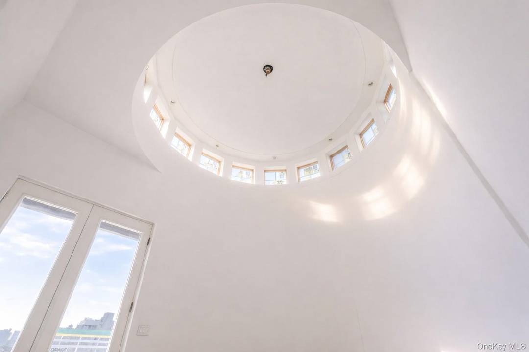 Duplax mansion, lots of outdoor space which was built to accommodate a outdoor pool !