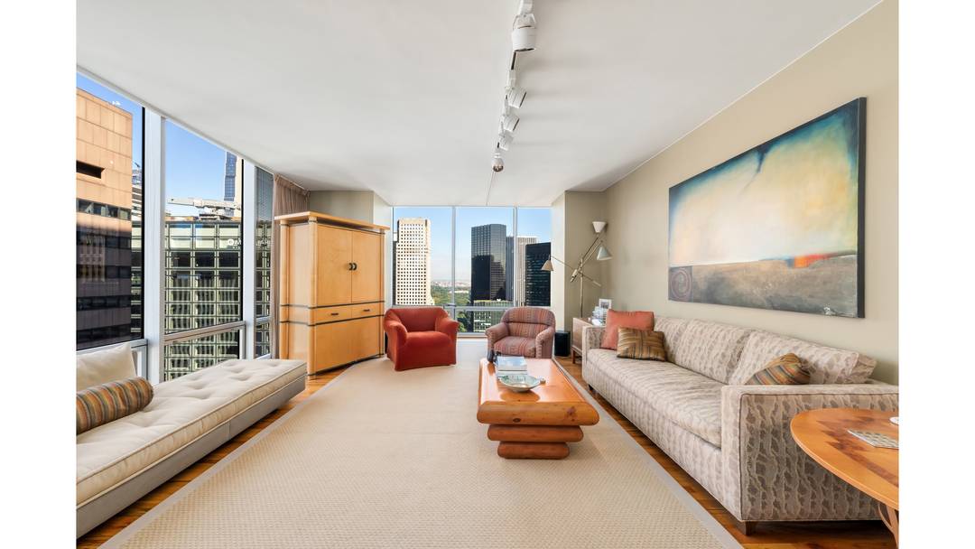 Brand New Listing ! This Stunning 1791 square foot apartment is located in one of the most elegant and desirable condominiums on Fifth Avenue, with Spectacular views of Central Park ...