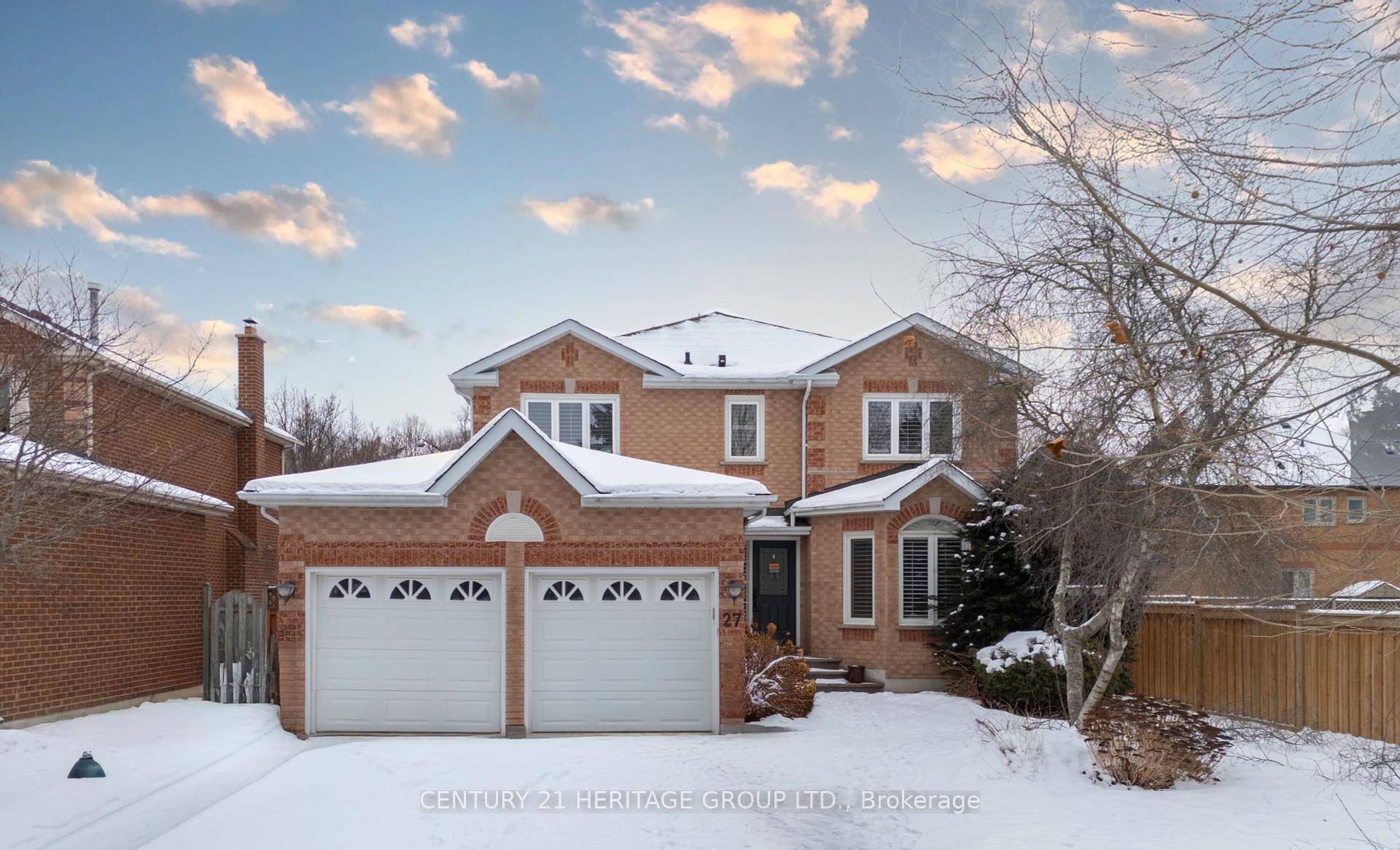 Welcome to 27 Charing Crescent, an exquisitely renovated 4 bedroom detached home nestled on a premium 56 x 118 lot in the highly sought after Aurora Highlands community.