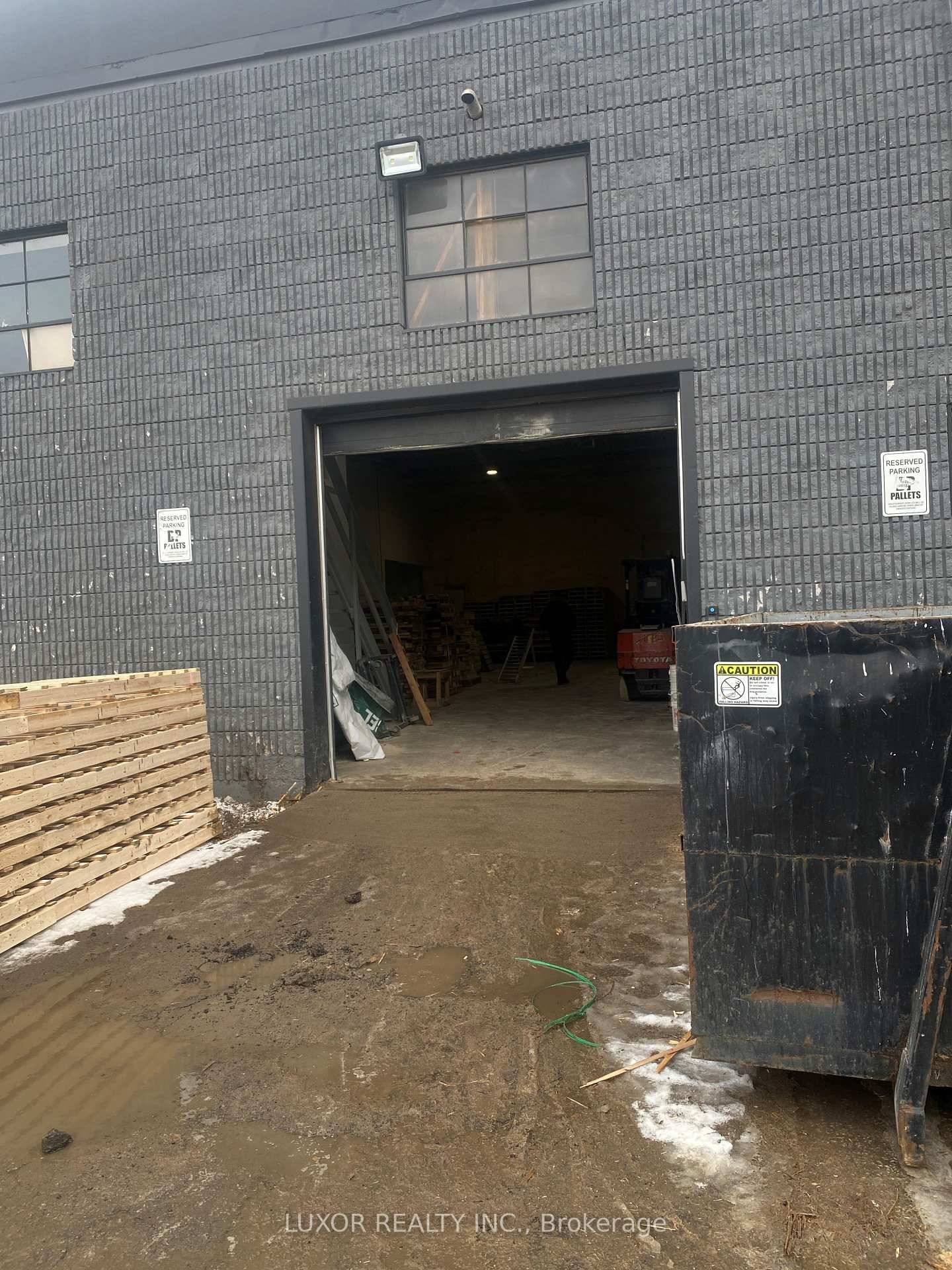 This Unit is Located in a Busy Commercial Area.