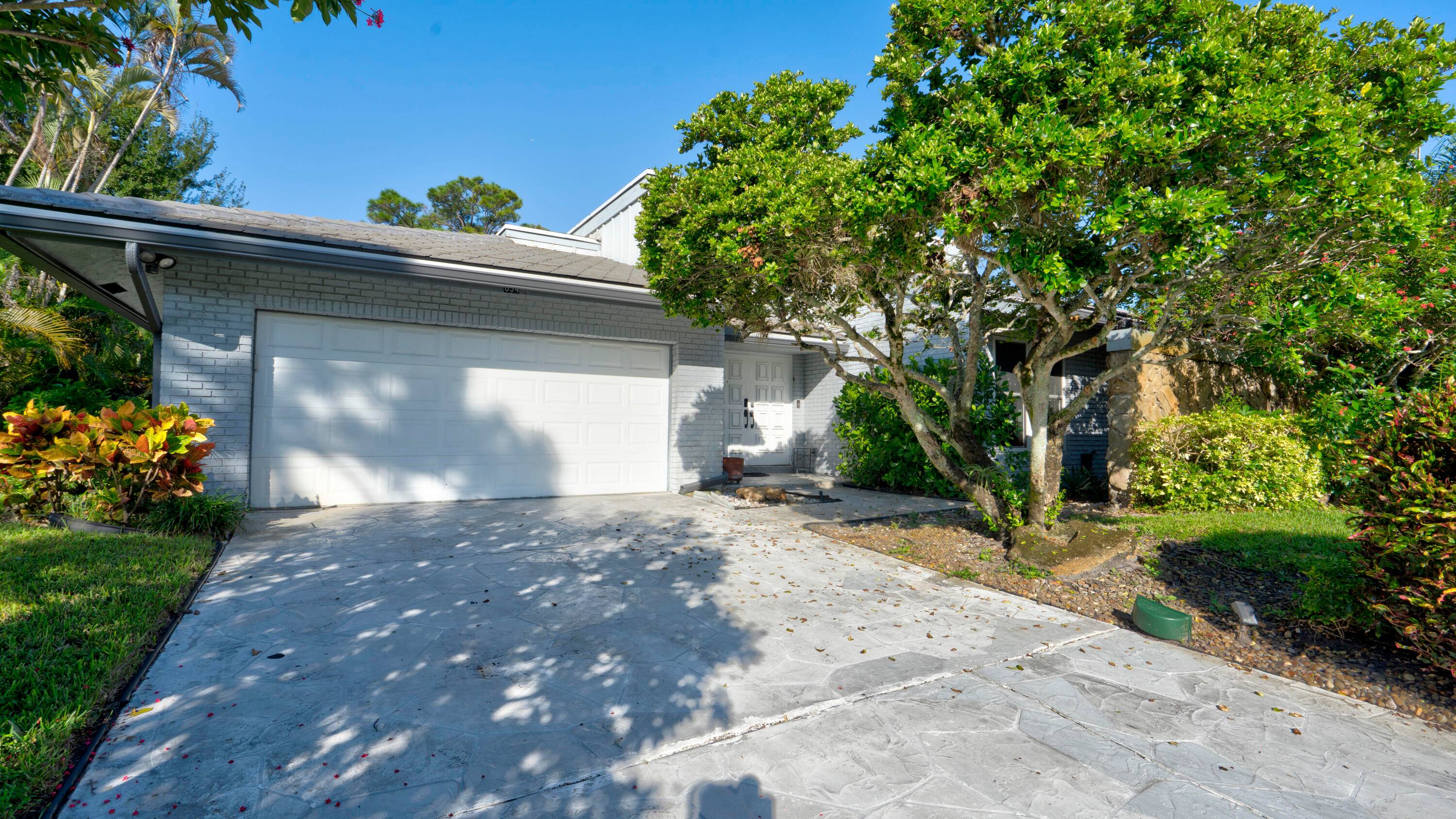 Draw back the curtains on Delray Beach, awarded ''Most Fun Small Town in America'' by Rand McNally USA Today, and discover Seagate Golf Club at the Hamlet, a hidden paradise ...