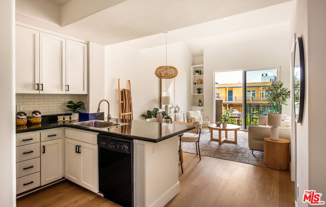 4060   Glencoe Ave 1BR Marina Del Rey La