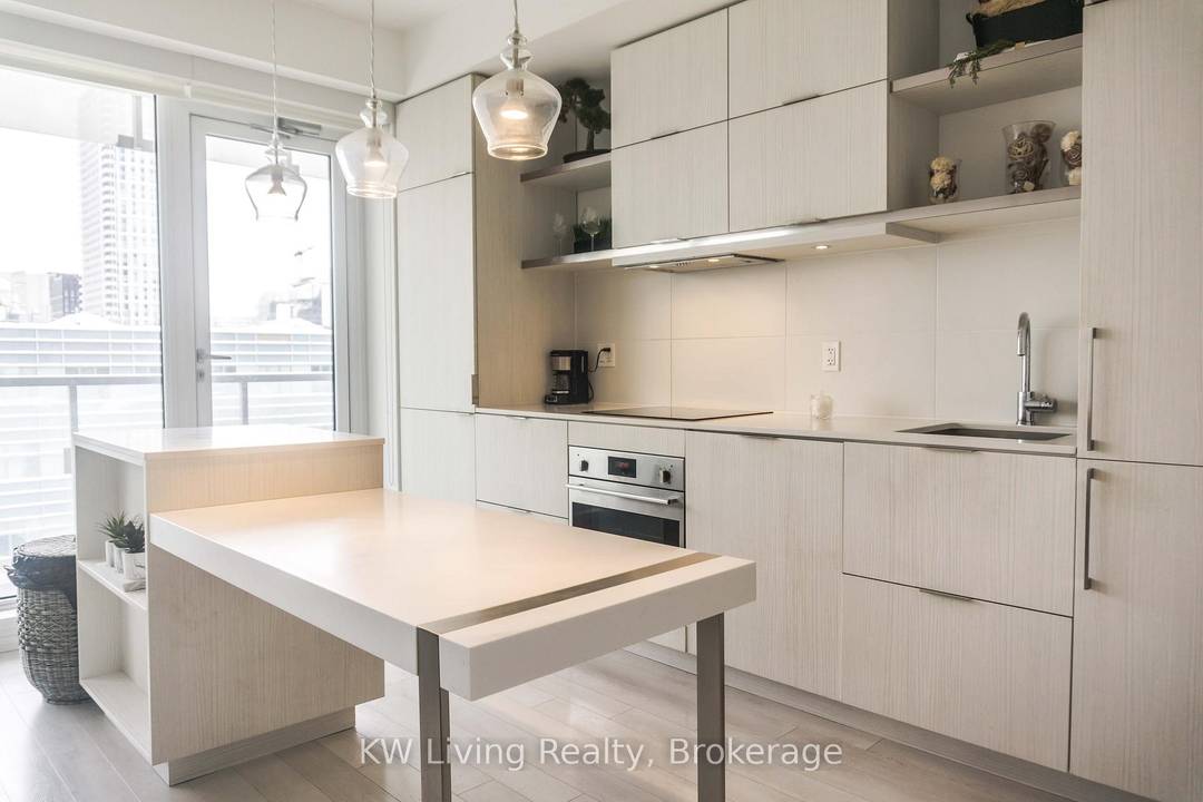 Live where Toronto comes alive.