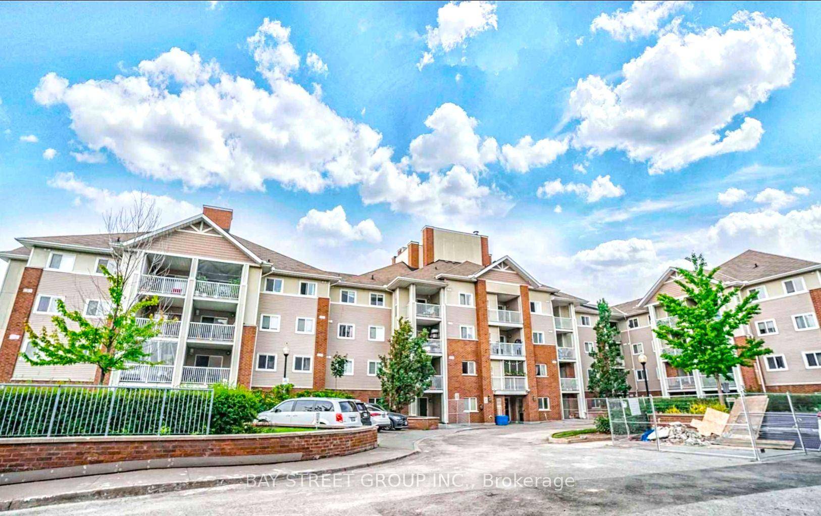 Move In Ready And Exceptionally Spacious 2 1 Bedroom, 2 Bath Condo In The Highly Sought After Woodside Pointe !