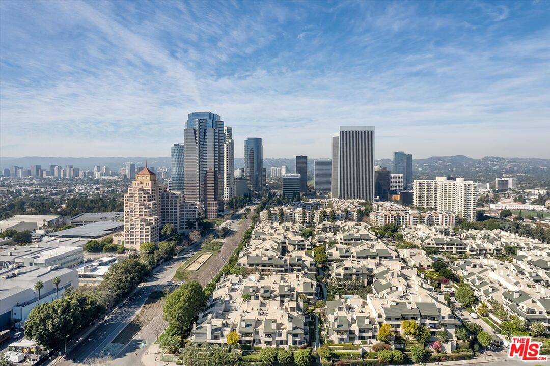 2215   Century Hl 2BR Beverlywood La