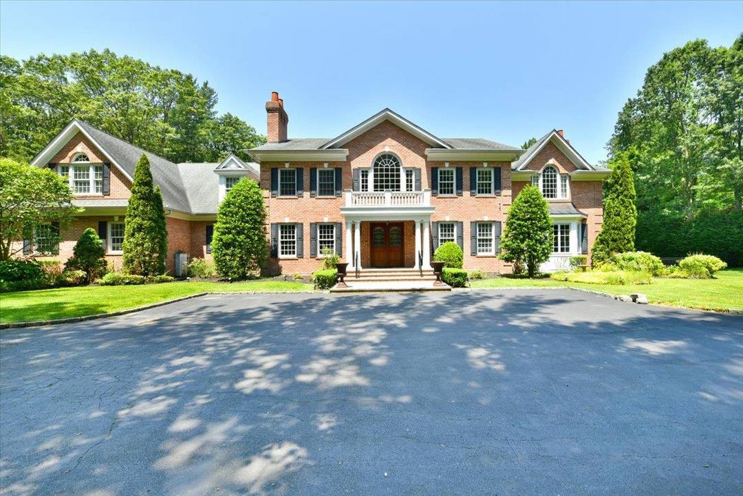 Set on a sprawling and flat 2.