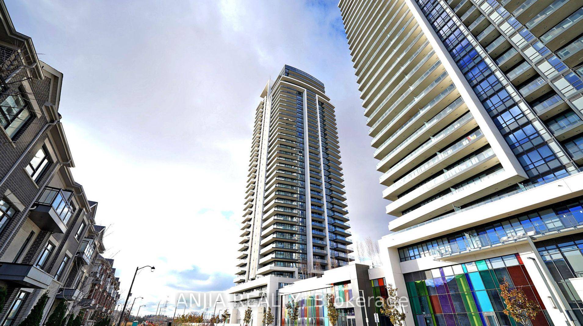 Absolutely Stunning And Bright 1 1 Bedroom Condo In The Highly Desirable Pavilia Towers By Times Development !