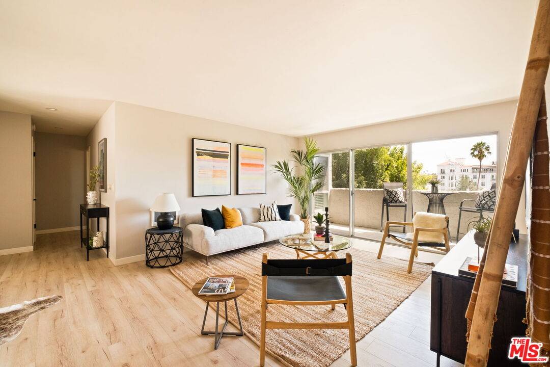 8400 De Longpre Ave 2BR Sunset Strip La