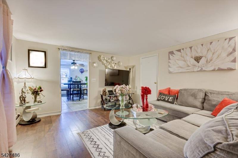 Amazing opportunity to Own a Mixed Use House Building.