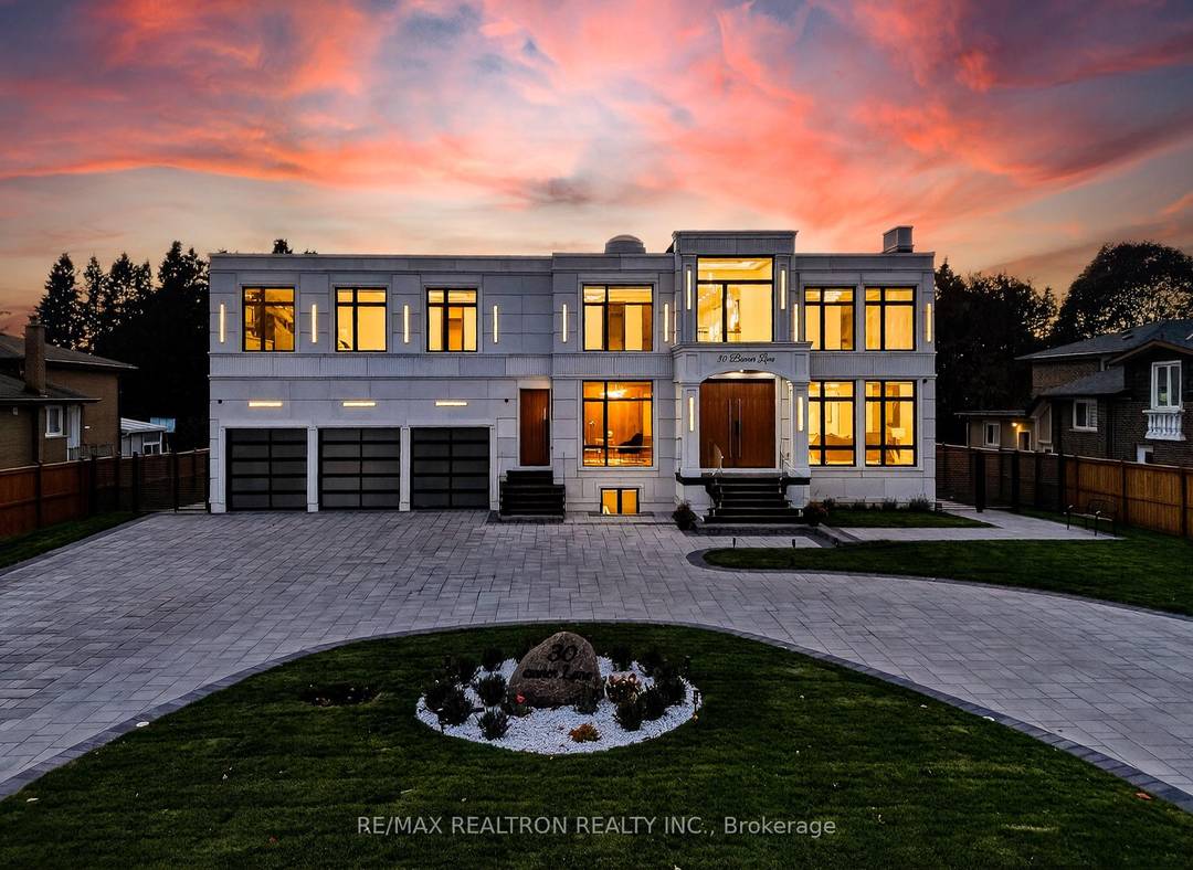 Welcome to an Exquisite Luxury Estate in the Prestigious Heart of King City !