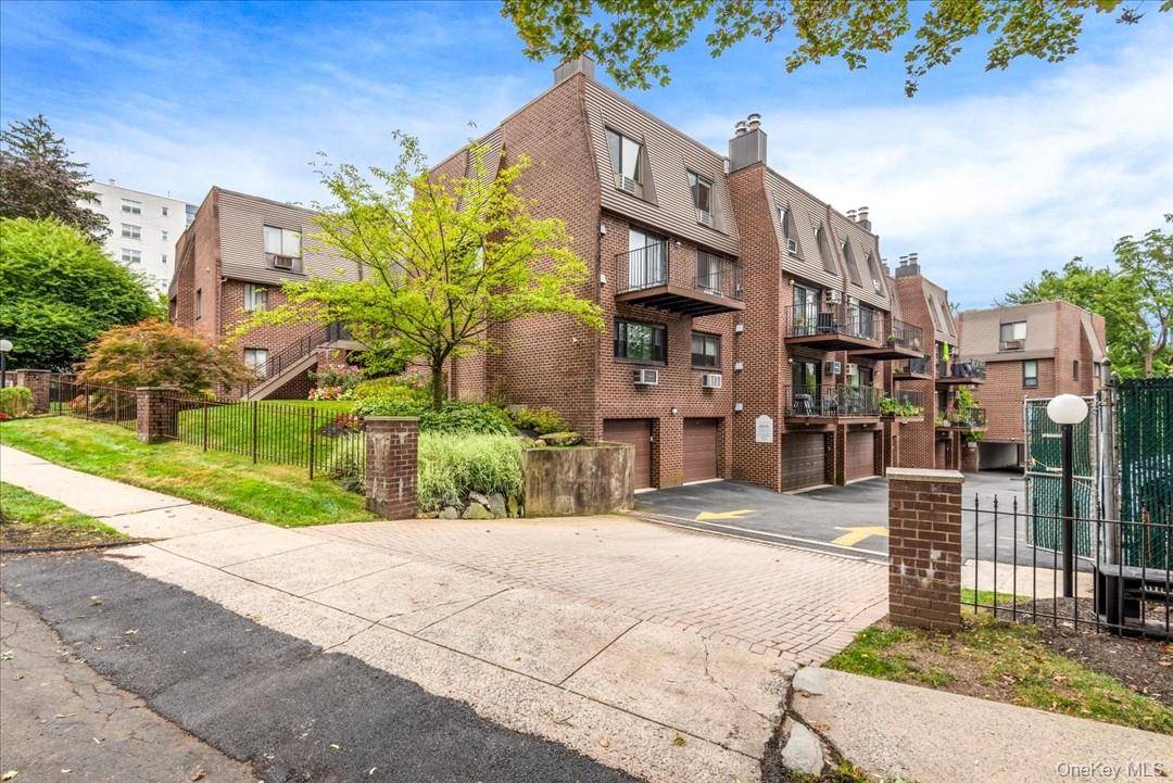 Modern 3 Bed, 3 Bath Condo in the Heart of White Plains Steps from Downtown amp ; Train Station !
