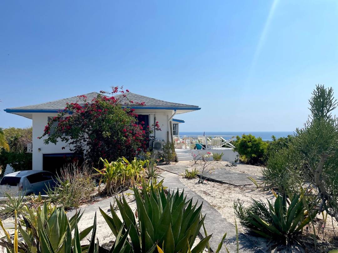 3/1 HOME   POOL/GARAGE Single Family Home Long-Island-Bahamas