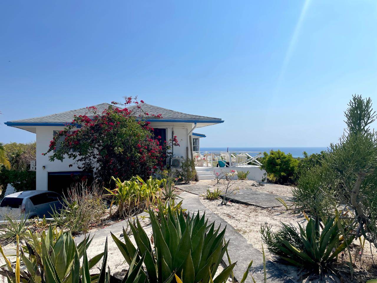 3/1 HOME   POOL/GARAGE Single Family Home Long-Island-Bahamas