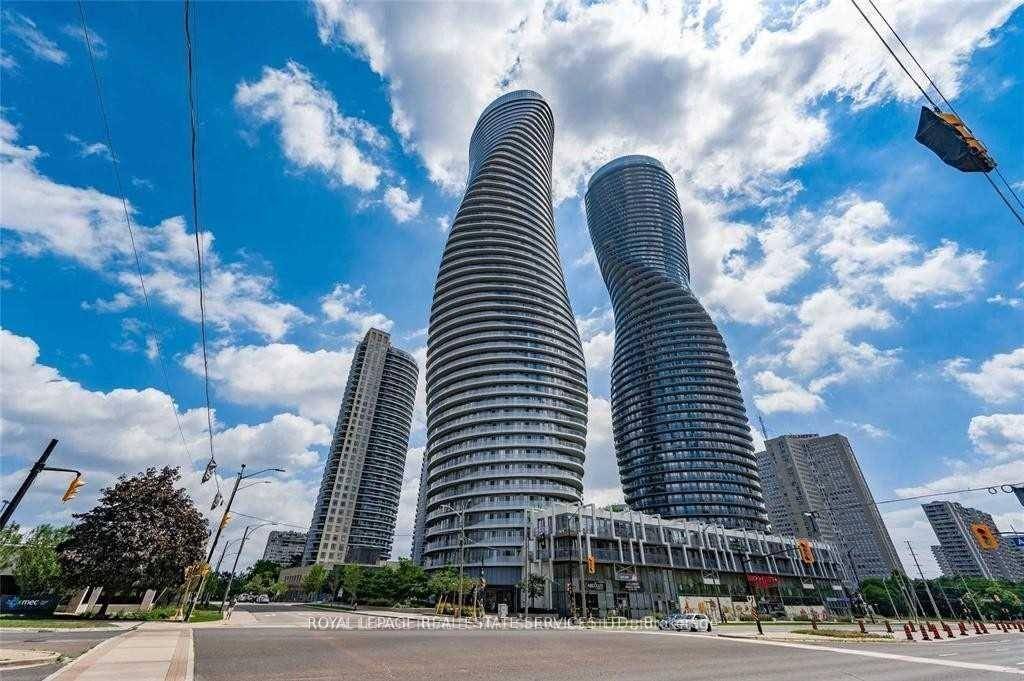 Stunning Views Wraparound Balcony In This 2 1 Bedroom, 2 Bath 940 Sq Ft Unit In The Marilyn Monroe Building.