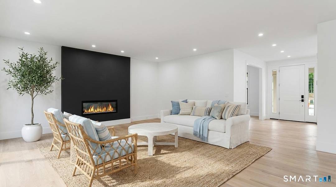New Construction directly on the Oronoque Country Club Golf Course Brand new free standing colonial on the 18th hole in Oronoque Hills Stratford's community of just 11 homes.