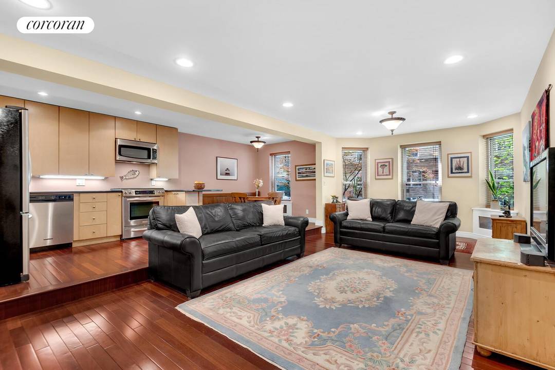 Situated on a quiet, picturesque Upper East Side block just moments from the Promenade, Carl Schurz Park, and the East River, Apartment 1E at Gracie Gardens is an oversized one ...