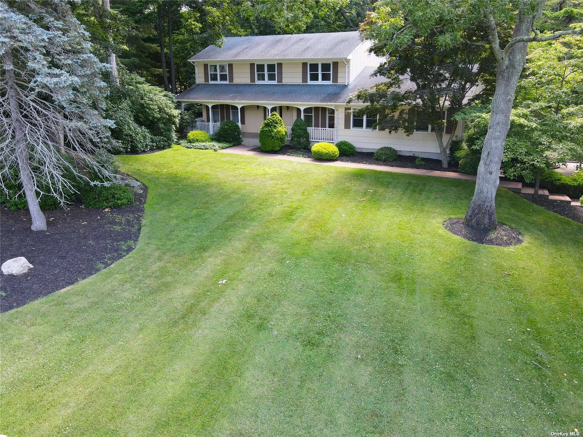 Soundview Acres Colonial featuring 5 bedrooms, 3.