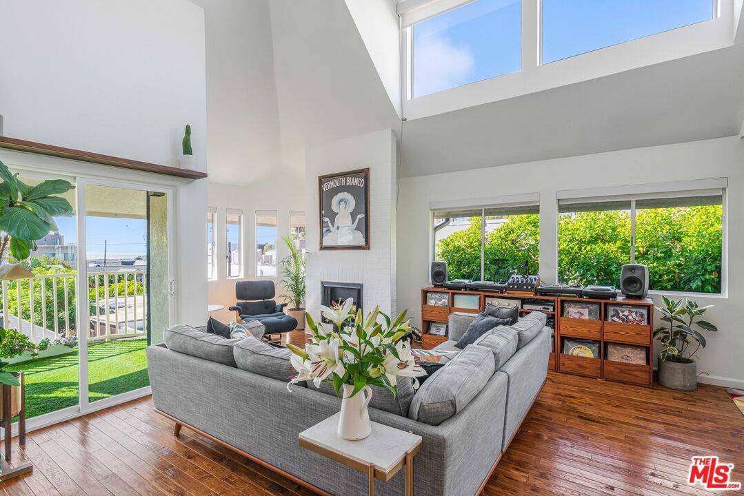 24   Westwind St 2BR Marina Del Rey La