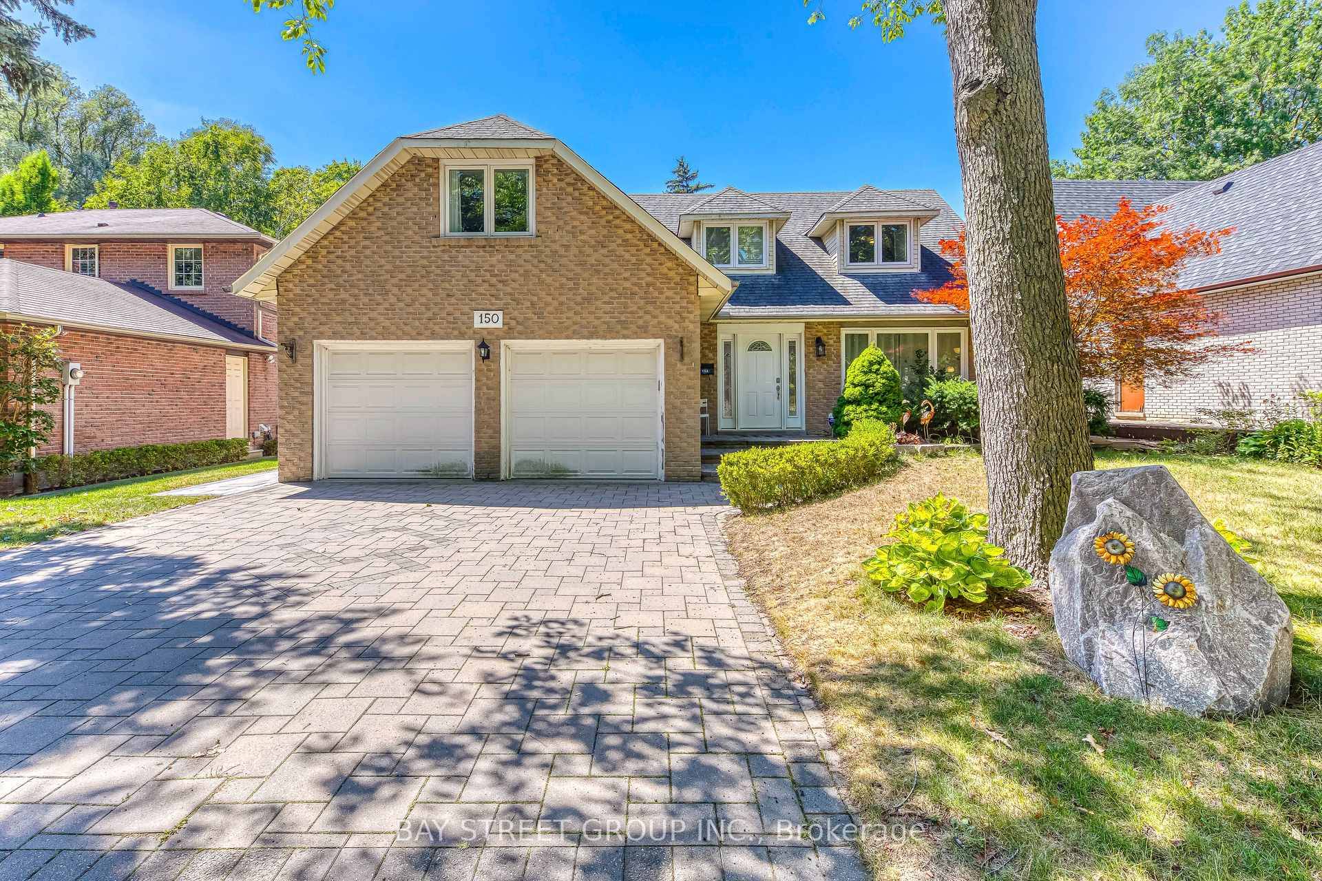 Client Remarks Magnificent 5 Br and 5 Ba House located on a quiet, tree line street in one of Oakville's most sought after, established neighbourhoods.