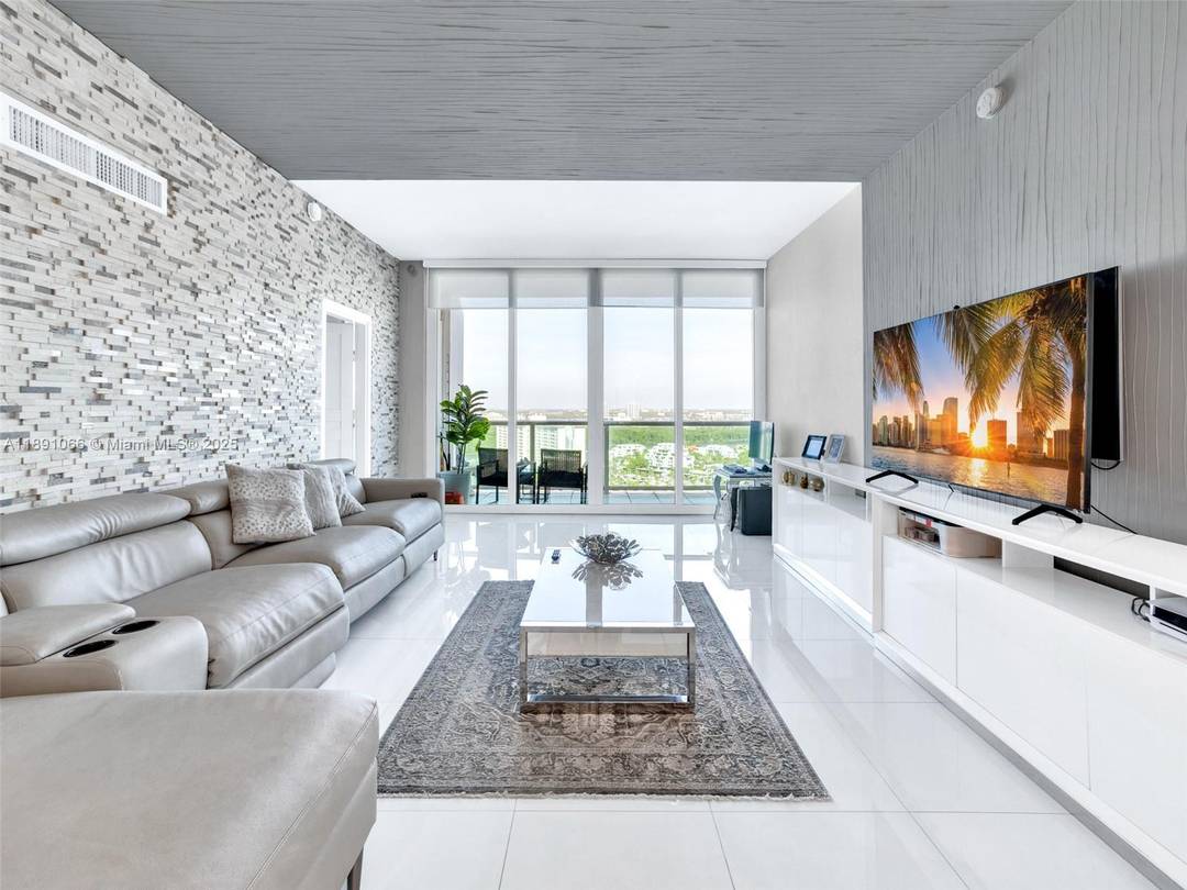 Welcome to your dream home in the sky !