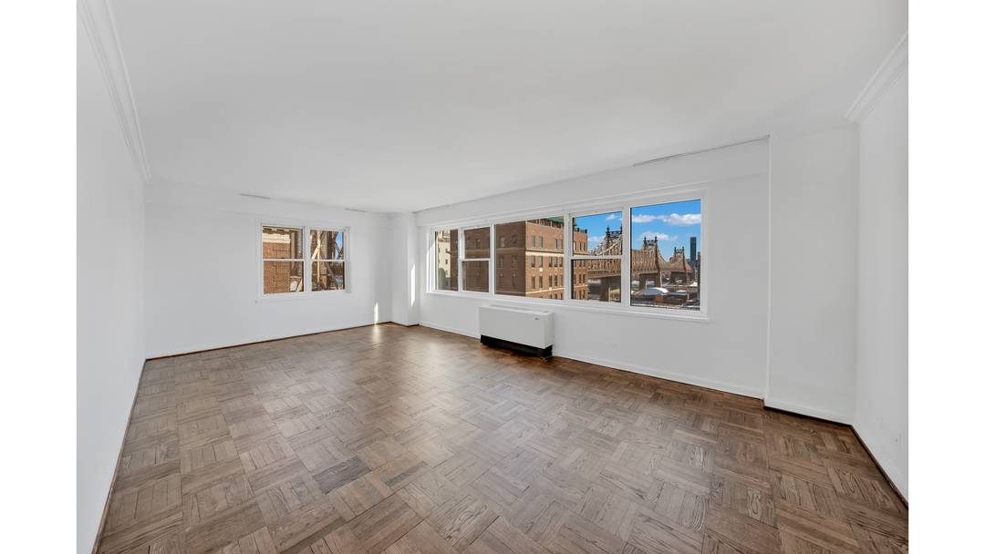 Exceptional Apartment with Stunning River Views High floor classic five room Sutton Place cooperative with wonderful river and bridge views.