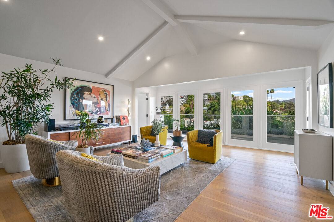 2071   Glencoe Way 2BR Hollywood Hills East La