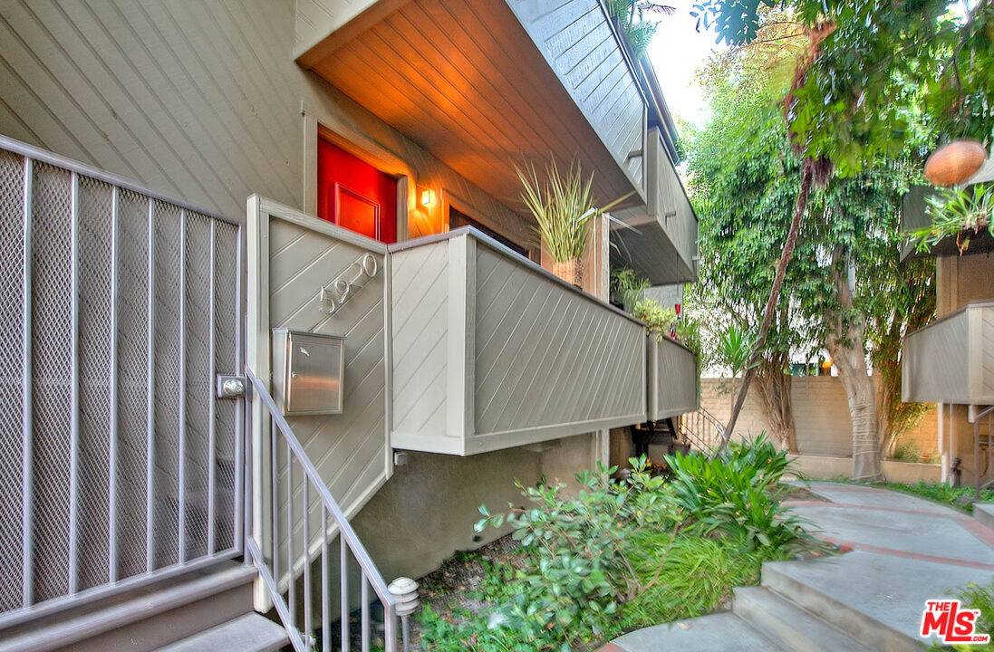 5920   Chula Vista Way 2BR Hollywood Hills East La