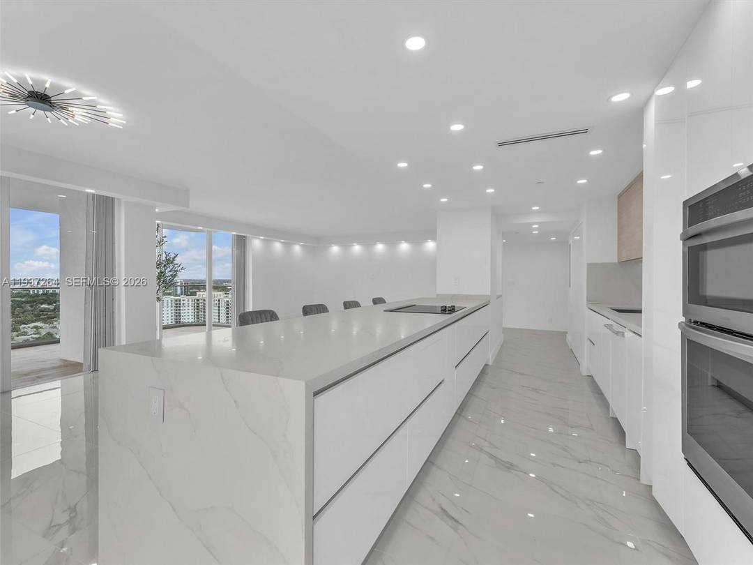 Luxury living at its finest in Aventura s prestigious Turnberry Isles North Tower, set on a private gated peninsula.