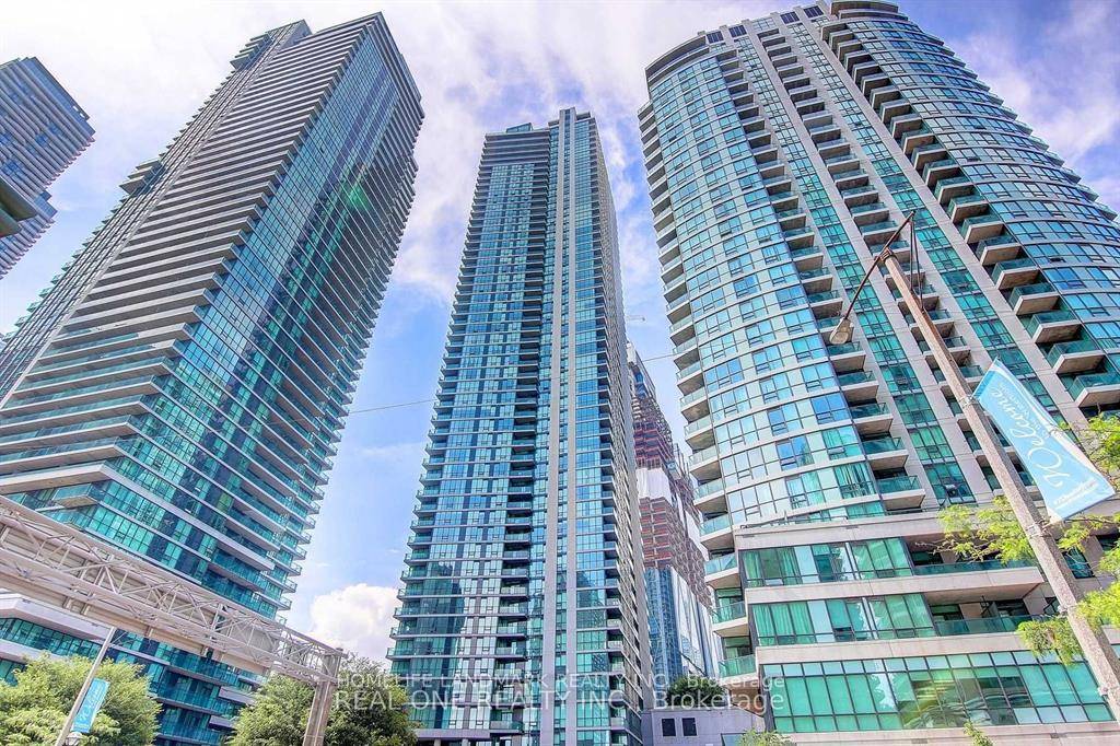 Luxurious Pinnacle Centre Condo In The Heart Of The South Core.