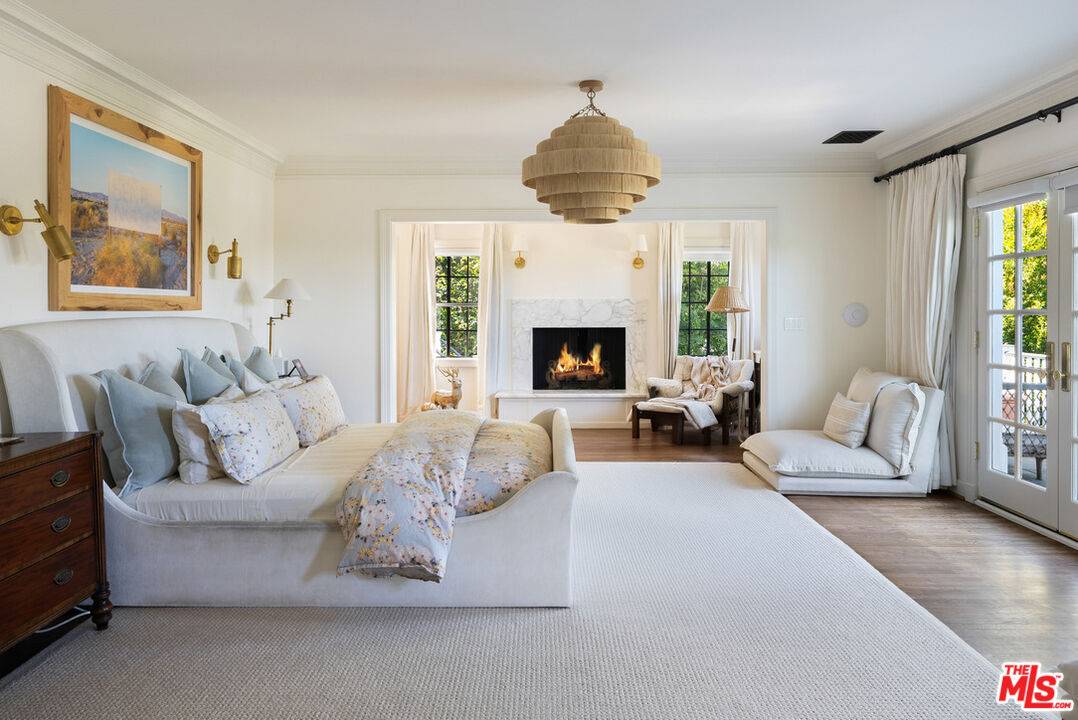 320   Hilgard Ave 6BR Westwood La