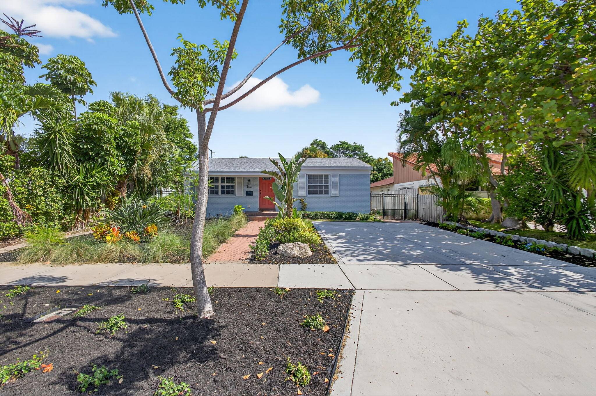Welcome to 225 Cortez Road !