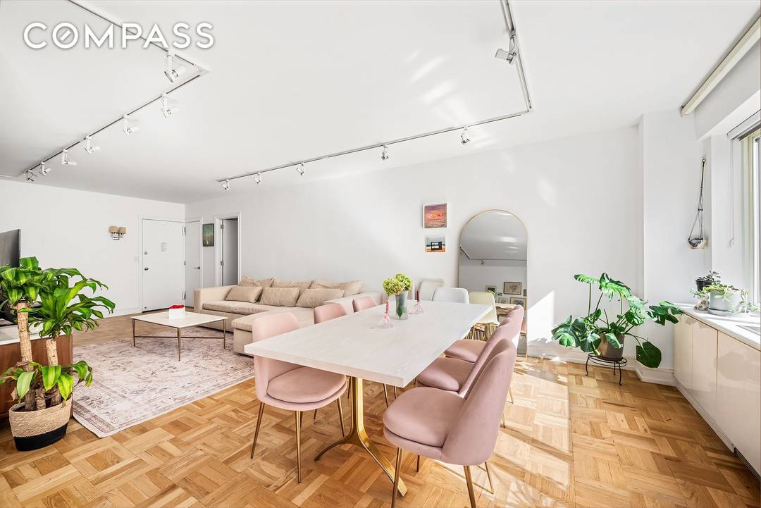 KINDLY NOTE ALL OPEN HOUSES ARE BY APPOINTMENT ONLY Welcome home to this oversized one bedroom convertible two bedroom or home office with stunning, south facing views at the elegant ...