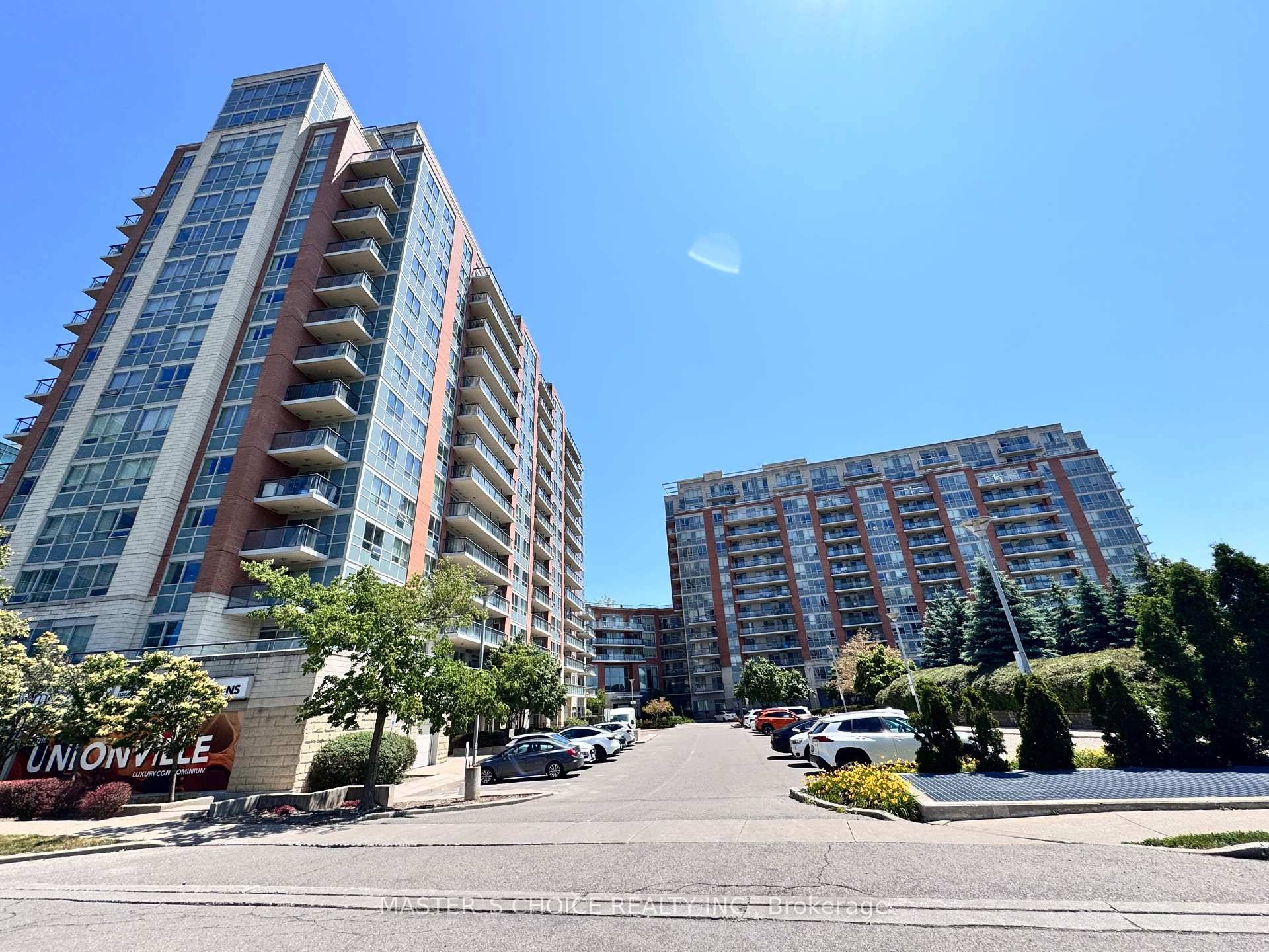 Prime Location in Central Markham Top School Zone !